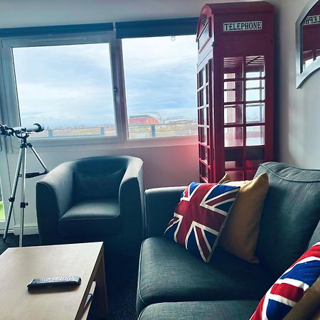 Unique View Of Anfield Stadium - Charming 2 Bedroom Apartment In Liverpool With Parking Экстерьер фото