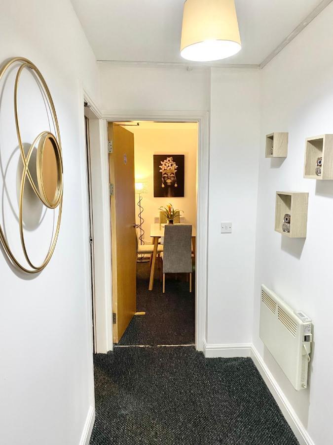 Unique View Of Anfield Stadium - Charming 2 Bedroom Apartment In Liverpool With Parking Экстерьер фото