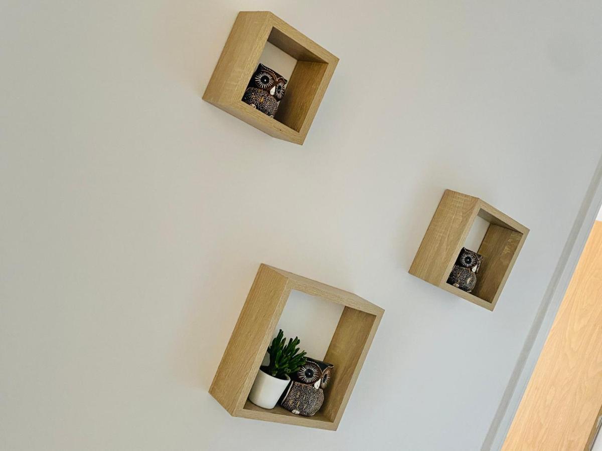 Unique View Of Anfield Stadium - Charming 2 Bedroom Apartment In Liverpool With Parking Экстерьер фото
