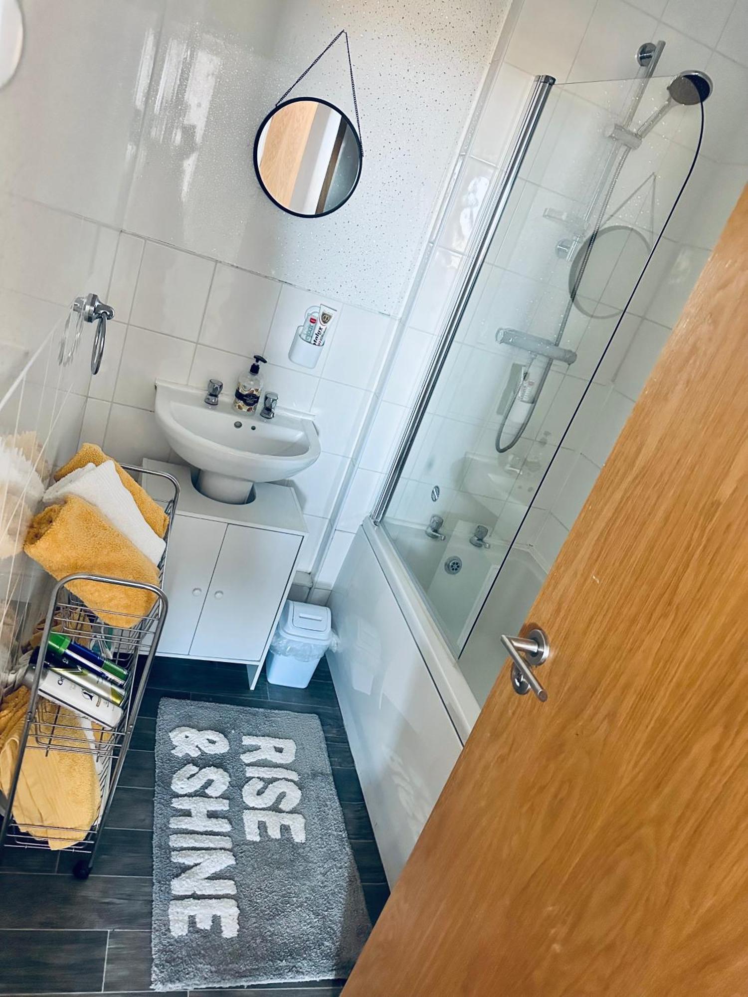 Unique View Of Anfield Stadium - Charming 2 Bedroom Apartment In Liverpool With Parking Экстерьер фото